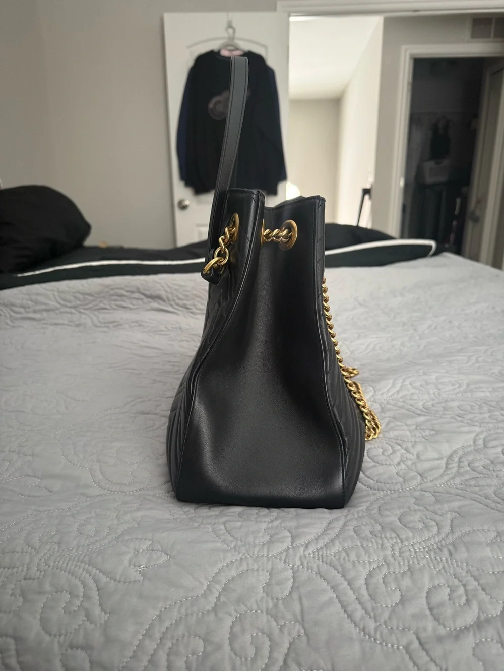 Gucci Black Chevron Leather Shoulder Bag with Gold Chain and GG - Picture 3 of 7